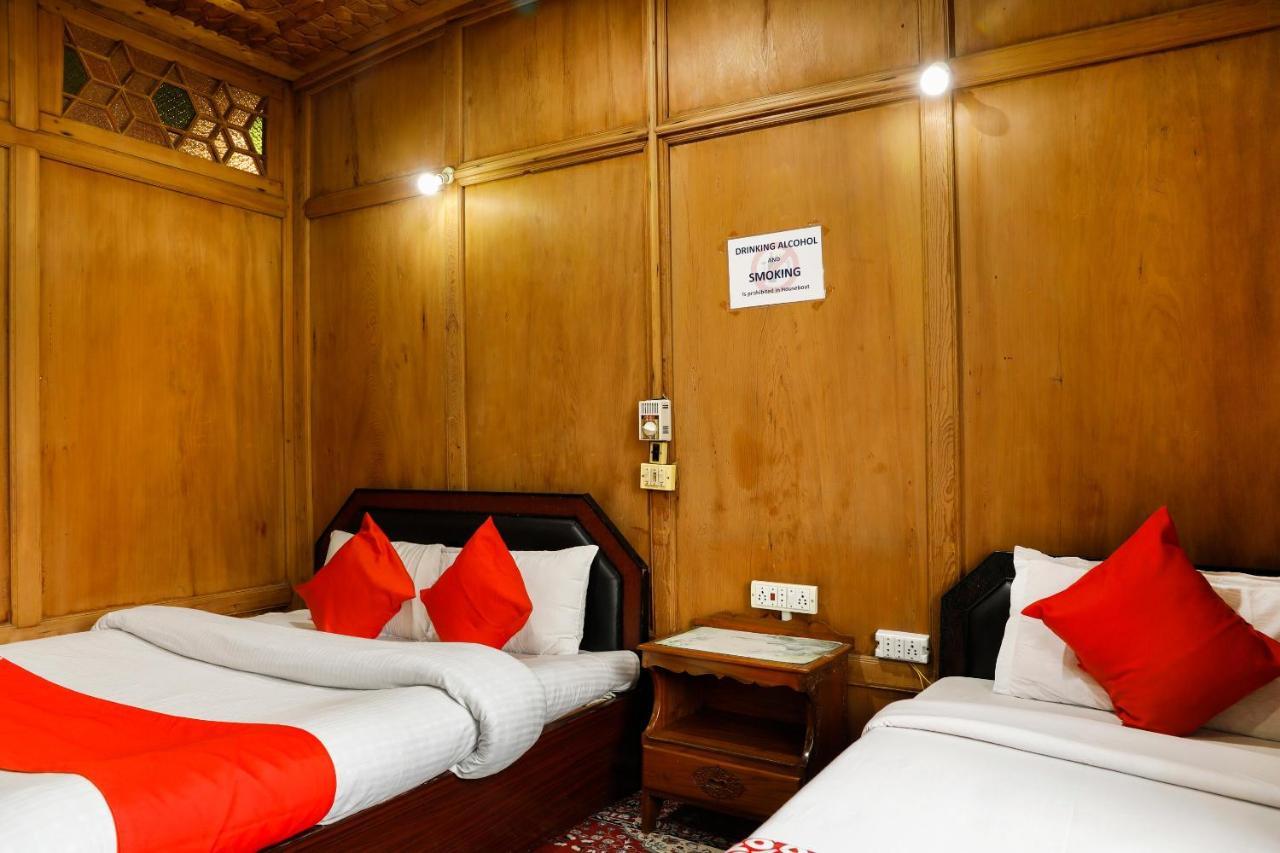 Hotel Oyo New Lucifer House Boat Srīnagar Exterior foto